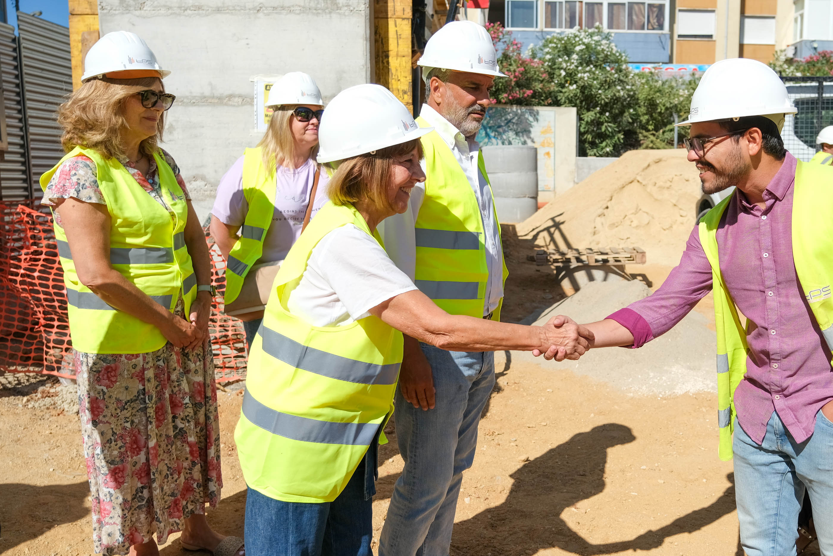 Executivo visita e avalia obras nas Escolas Carlos Gargaté e Maria Rosa ...