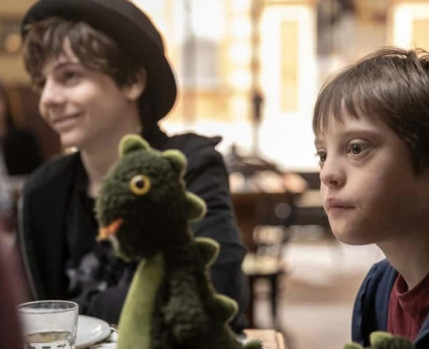 Mio fratello rincorre i dinosauri
