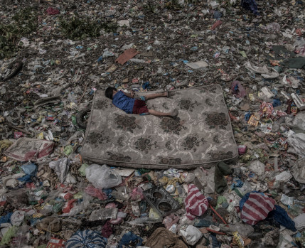 Living Among What's Left Behind © Mário Cruz