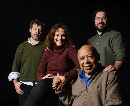 Atores da peça de teatro Music Hall