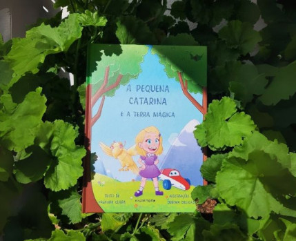 A Pequena Catarina e a Terra Mágica” 