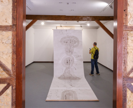 Vista geral de exposição na Galeria do Pátio - Casa da Cerca