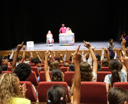 Espetáculo de  Teatro “No Meu Bairro”