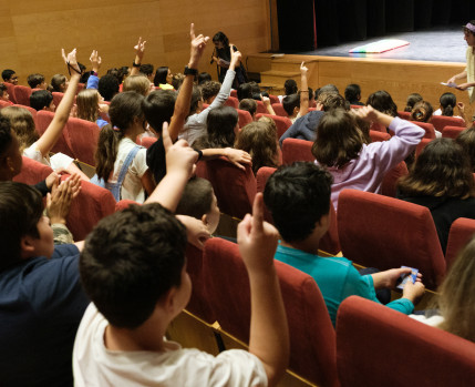 Espetáculo de  Teatro “No Meu Bairro”