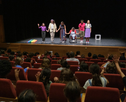 Espetáculo de  Teatro “No Meu Bairro”