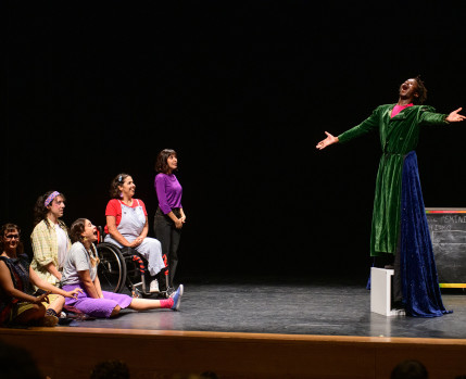 Espetáculo de  Teatro “No Meu Bairro”