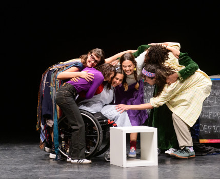 Espetáculo de  Teatro “No Meu Bairro”