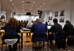 Assistência e trabalhadores na reunião pública de Câmara