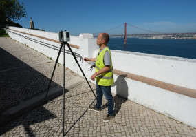 topógrafo na Casa da Cerca