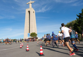 Atleta a correr junto ao Santuário Nacional a Cristo Rei
