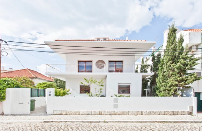 LostCaparicaSurfHouse2