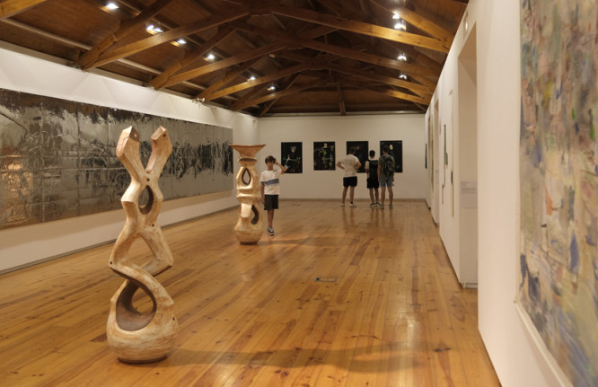 Exposição "Chama-lhe apenas horizonte" (vista geral) - fotografia de Flor Salgueiro | CMA