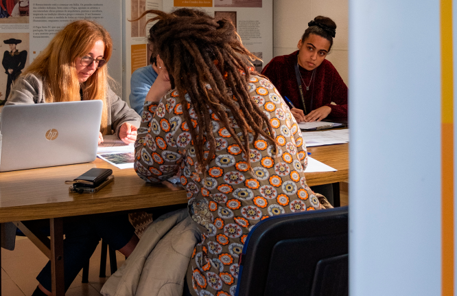 Gabinete de atendimento intempéries