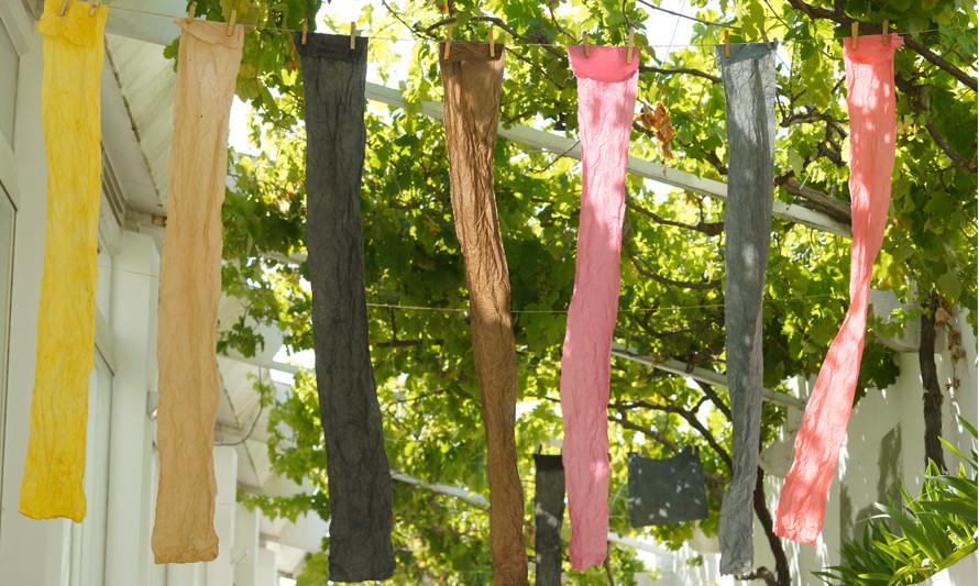 Primeiras experiências de tinturaria vegetal - Oficina para Famílias