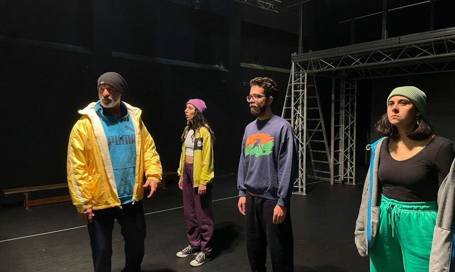 Atores de teatro em palco