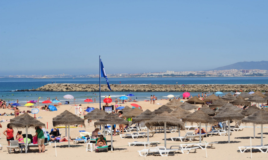 Dez praias de Almada candidatas a Bandeira Azul
