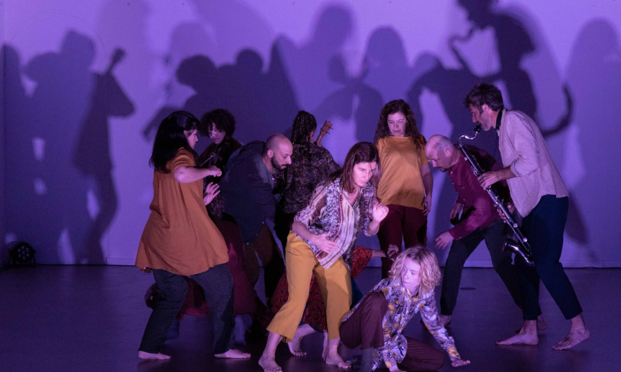 Voltar a casa, artes performativas, bailarina Marina Nabais, músico Rémi Gallet, 