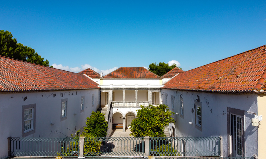 Casa da Cerca - vista do pátio a partir de drone