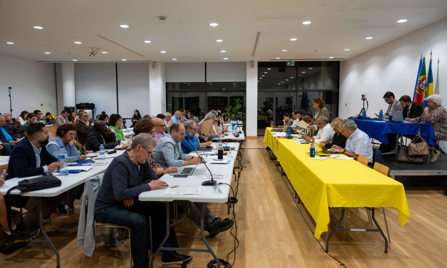 Almada, Assembleia Municipal, sessão pública, debate, Fórum Municipal Romeu Correia