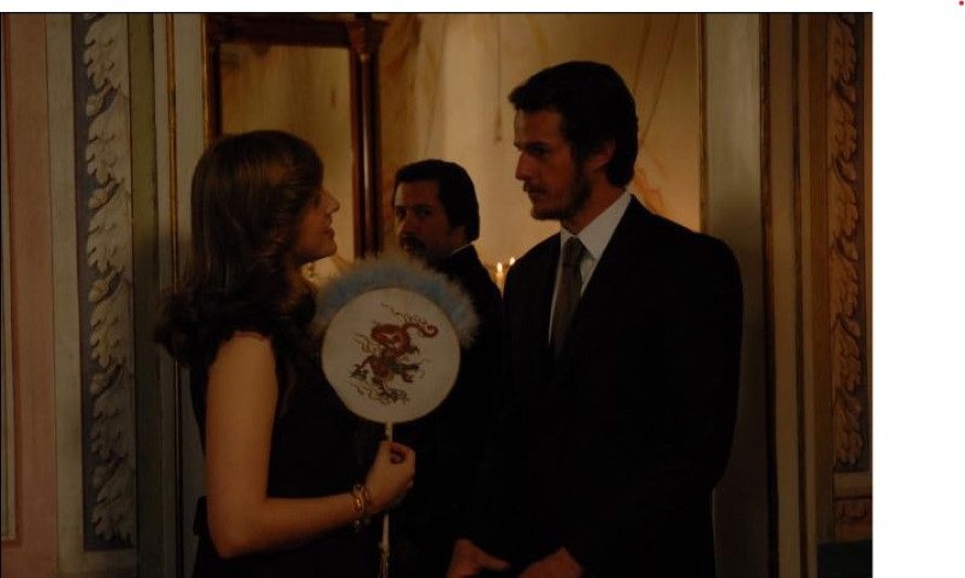 casal a conversar