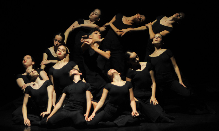 Espetáculo final de Dança Contemporânea