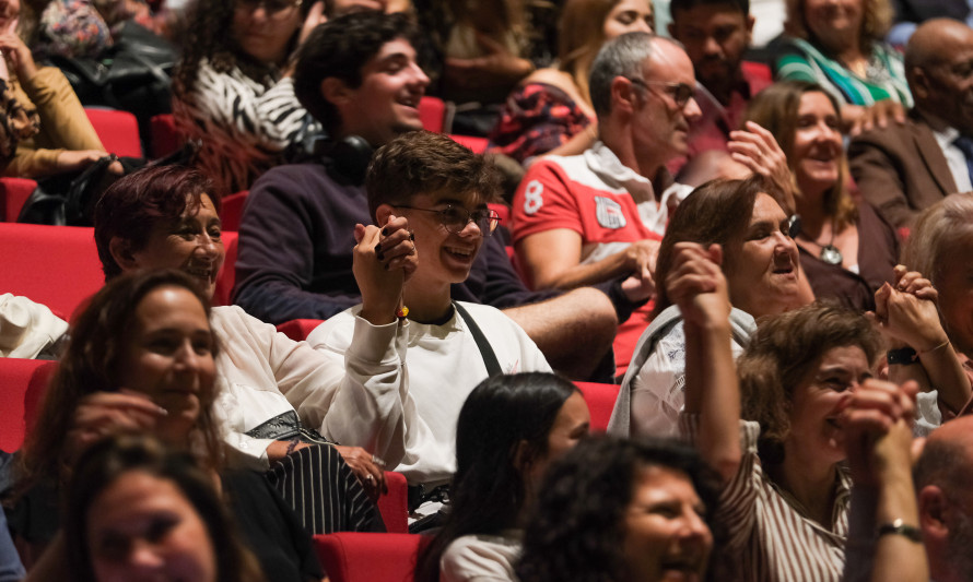 Estudantes e profissionais de educação aposentados homenageados na II Gala da Educação