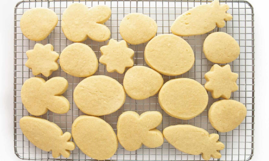 Tabuleiro de bolachas com formas alusivas à Páscoa