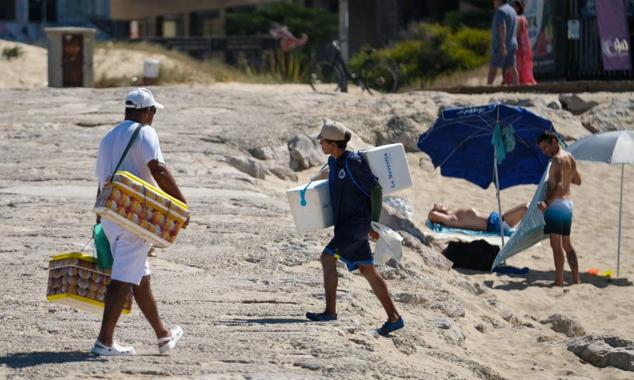 Almada, Praias, venda ambulante, licenças, candidaturas, areal