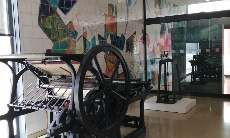 EXPOSICAO_POR_AS_IDEIAS_NO_PAPEL_BIBLIOTECA_JOSE_SARAMAGO_DEZEMBRO_2025