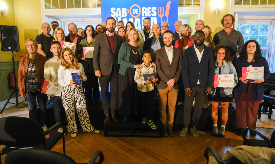Foto de grupo com vencedores do ConCurso Gastronómico Sabores de Almada 2025