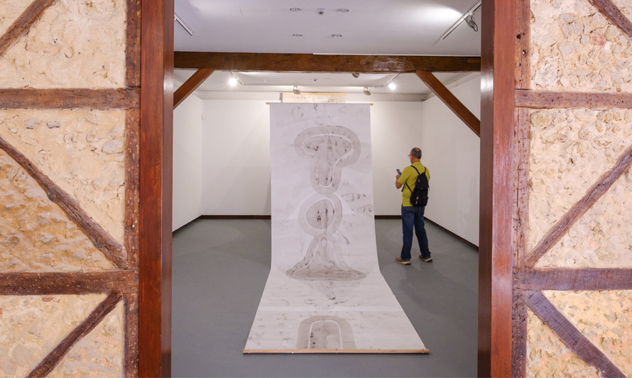 Vista geral de exposição na Galeria do Pátio - Casa da Cerca