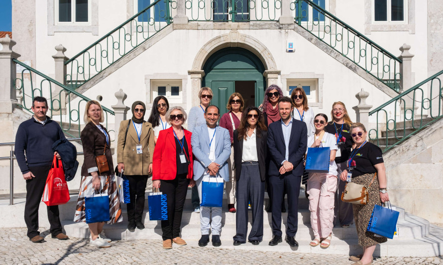 Grupo de pessoas numa foto de grupo