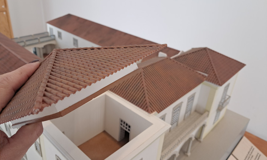 Vista da maquete táctil da Casa da Cerca