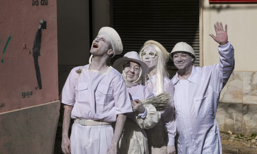Foto peça de teatro "Natural_Mente - Flores"