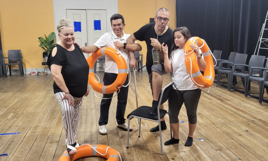 Peça de Teatro "Náutica para Náufragos Desafogados"