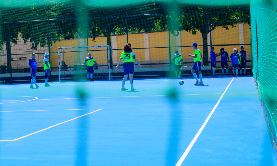 ringue polidesportico com jovens