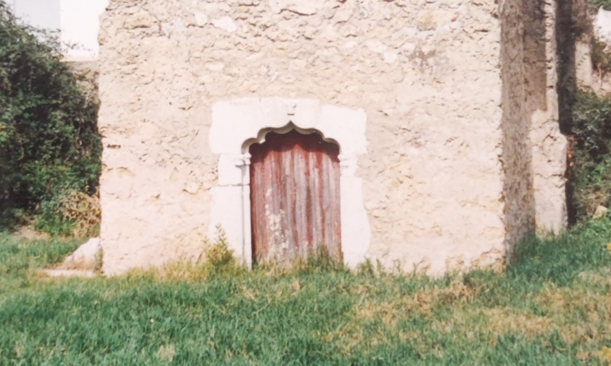 Imagem representativa de Capela de S. Tomás de Aquino. Monumento após eliminação de vegetação invasiva.