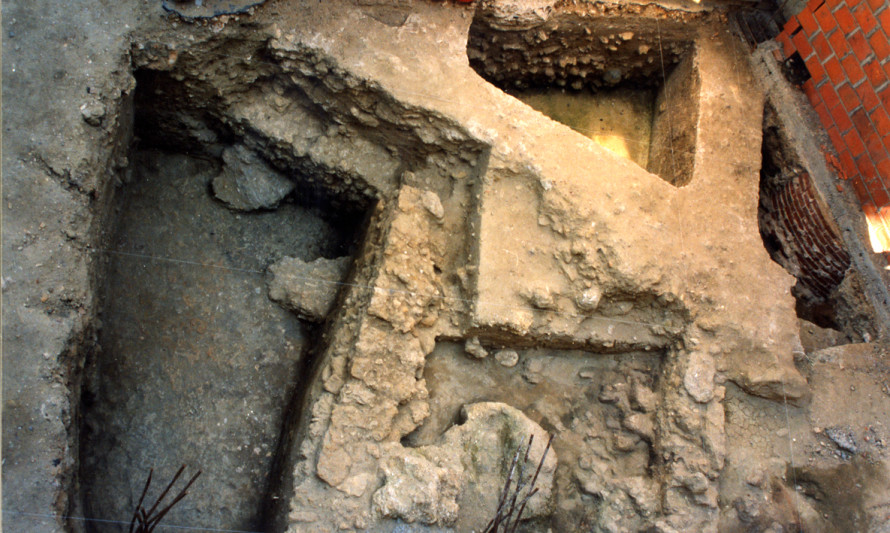 Imagem representativa de Fábrica Romana de Salga de Peixe de Cacilhas - Pormenor do sítio arqueológico após intervenção (1997).