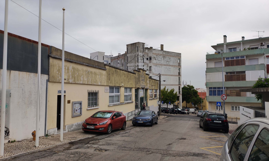 Imagem representativa de Escola Conde de Ferreira. Enquadramento do edifício.