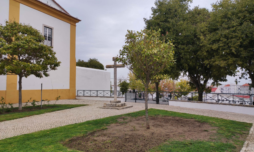 Imagem representativa de Convento de São Paulo / Seminário de São Paulo. Adro da Igreja: Ambiência atual do cruzeiro existente.