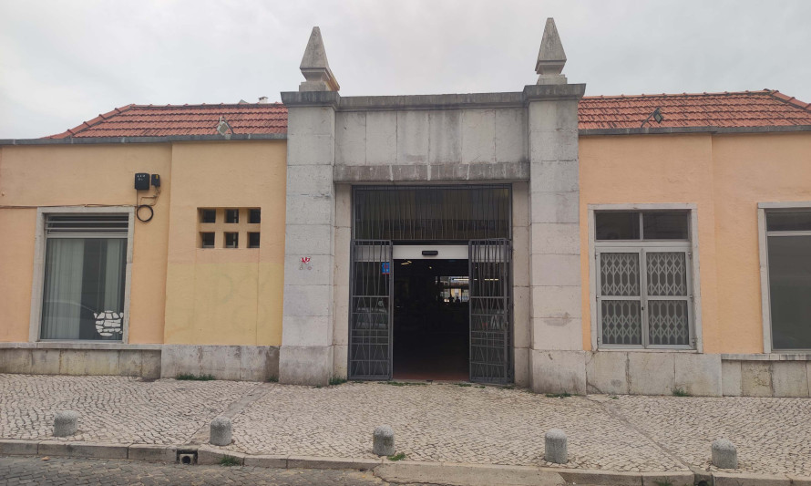 Imagem representativa de Mercado Municipal de Almada. Entrada orientada para a Praça do Comércio.