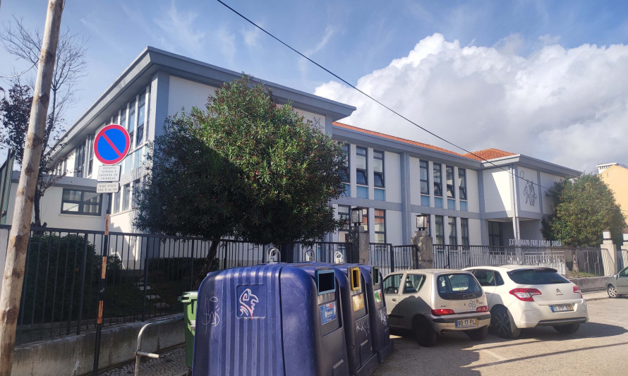 Imagem representativa de Externato Frei Luís de Sousa. Traseiras do edifício (Rua Lourenço Pires de Távora).