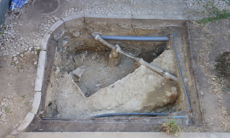 Imagem representativa de Castelo de Almada. Sondagem 4: vista geral das estruturas identificadas.