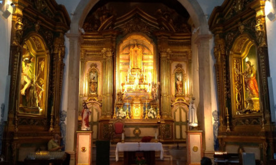 Imagem representativa de Igreja de Nossa Senhora do Bom Sucesso / Igreja Paroquial de Cacilhas. Altar.