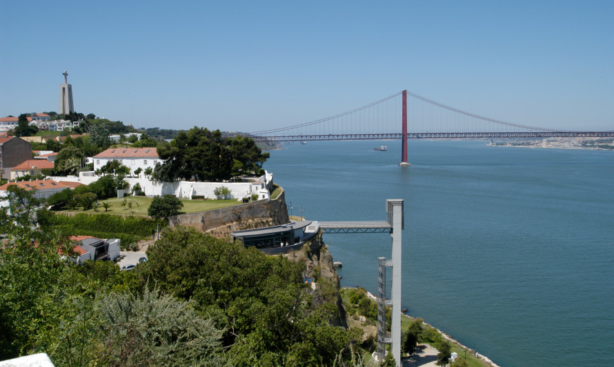 Imagem representativa de Vista da Casa da Cerca com Eçlevador Panorâmico da Boca do Vento e Cristo Rei