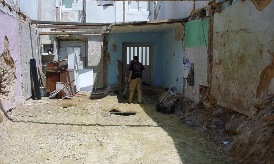 Imagem representativa de Rua da Padaria 10. Enquadramento parcial do edifício em fase de obra.