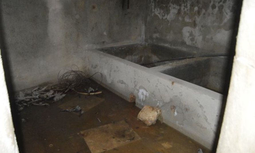 Imagem representativa de Rua Cândido dos Reis 37-39. Tanques de construção recente construídos após rebaixamento do terreno. Sistema de armazenamento e conservação de marisco?