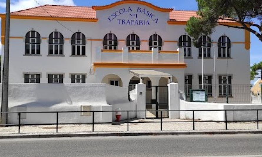Imagem representativa de Escola Básica n.º 1 da Trafaria. Fachada.