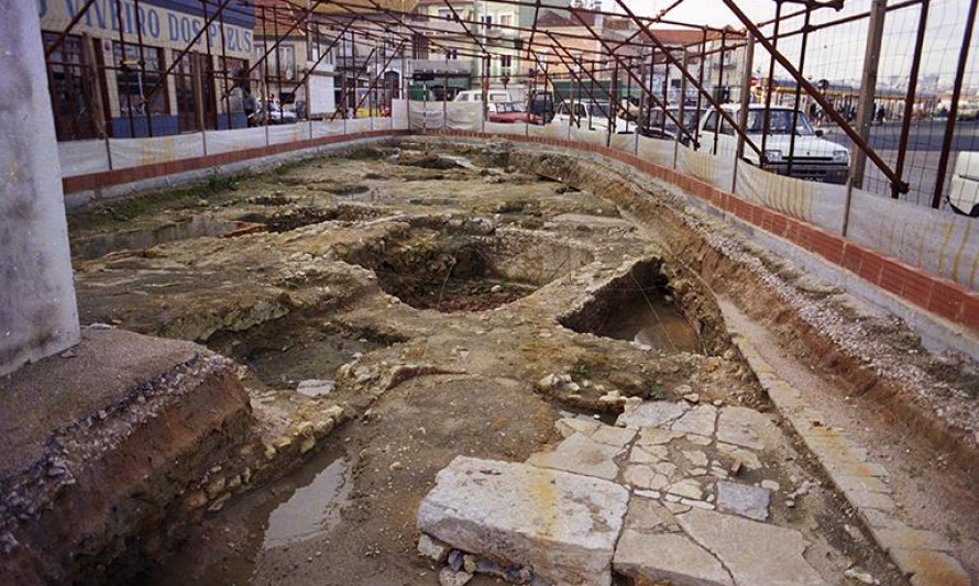 Imagem representativa de Fábrica Romana de Salga de Cacilhas. Fase inicial de escavação (anos 80 do séc. XX).