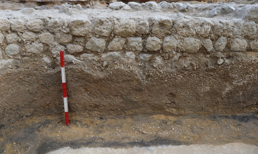 Imagem representativa de Fábrica Romana de Salga de Cacilhas. Pormenor de aparelho construtivo de muro.